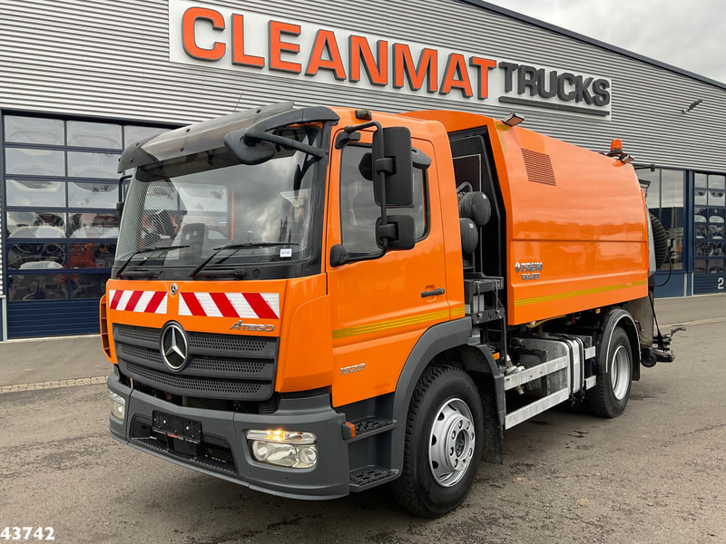 Mercedes-Benz ATEGO 1523 Faun VIAJET 6 R/HS Wegdekreiniger Just 14.776 km! - Vozilo za pometanje: slika 2 Mercedes-Benz ATEGO 1523 Faun VIAJET 6 R/HS Wegdekreiniger Just 14.776 km! - Vozilo za pometanje: slika 2