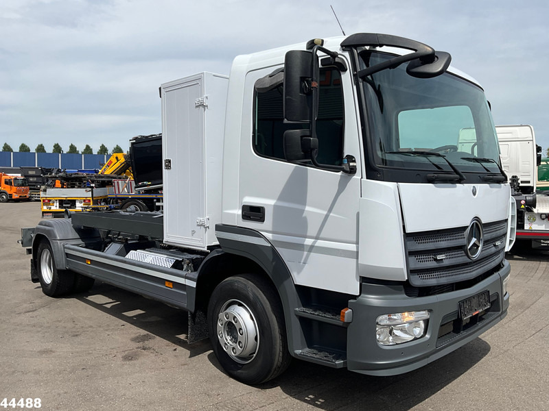 Mercedes-Benz Atego 1218 Euro 6 Manual 7 Ton haakarmsysteem - Kotalni prekucni tovornjak: slika 3 Mercedes-Benz Atego 1218 Euro 6 Manual 7 Ton haakarmsysteem - Kotalni prekucni tovornjak: slika 3
