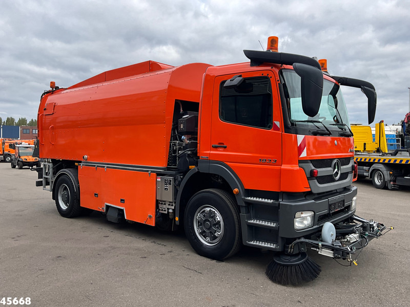 Mercedes-Benz Axor 1833 4x4 Schörling SORF Schienenreinigungs/Railway sweeper Just 38.680 Km! - Vozilo za pometanje: slika 5 Mercedes-Benz Axor 1833 4x4 Schörling SORF Schienenreinigungs/Railway sweeper Just 38.680 Km! - Vozilo za pometanje: slika 5