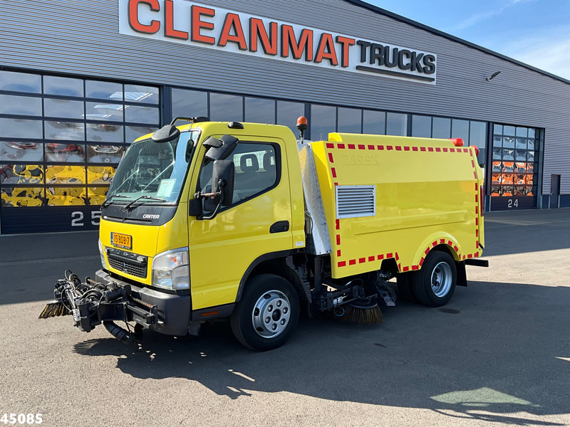 Mitsubishi Canter 7C15 Brock sweeper Just 94.095 km! - Vozilo za pometanje: slika 2 Mitsubishi Canter 7C15 Brock sweeper Just 94.095 km! - Vozilo za pometanje: slika 2