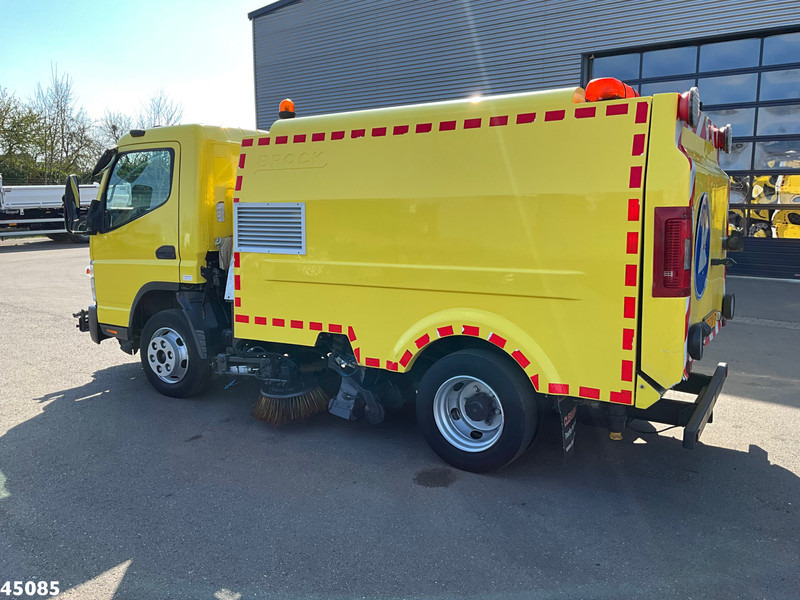Mitsubishi Canter 7C15 Brock sweeper Just 94.095 km! - Vozilo za pometanje: slika 4 Mitsubishi Canter 7C15 Brock sweeper Just 94.095 km! - Vozilo za pometanje: slika 4