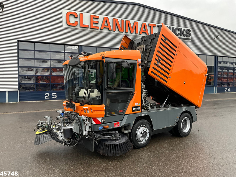 Ravo 580 with 3-rd brush - Vozilo za pometanje: slika 1 Ravo 580 with 3-rd brush - Vozilo za pometanje: slika 1