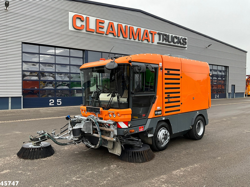 Ravo 580 with 3-rd brush - Vozilo za pometanje: slika 2 Ravo 580 with 3-rd brush - Vozilo za pometanje: slika 2