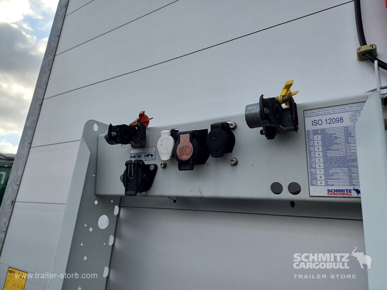 SCHMITZ Auflieger Curtainsider Standard - Polprikolica s ponjavo: slika 2 SCHMITZ Auflieger Curtainsider Standard - Polprikolica s ponjavo: slika 2