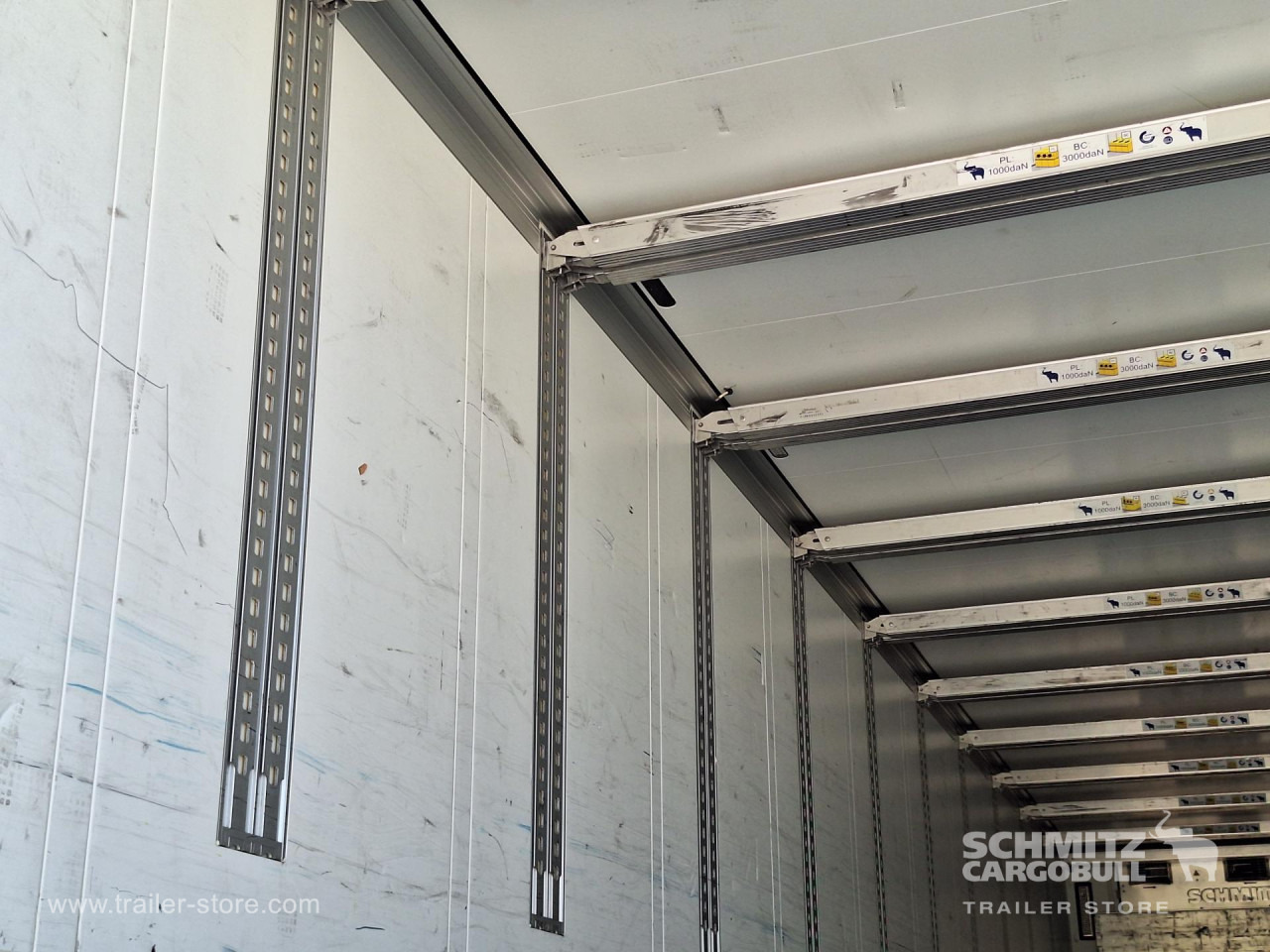 SCHMITZ Reefer Standard Double deck - Izotermična polprikolica: slika 2 SCHMITZ Reefer Standard Double deck - Izotermična polprikolica: slika 2