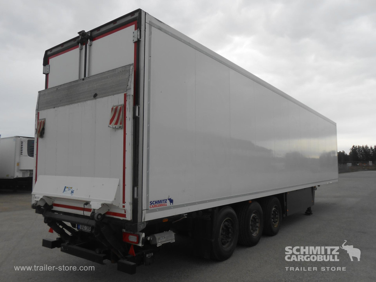SCHMITZ Reefer Multitemp Taillift - Izotermična polprikolica: slika 1 SCHMITZ Reefer Multitemp Taillift - Izotermična polprikolica: slika 1