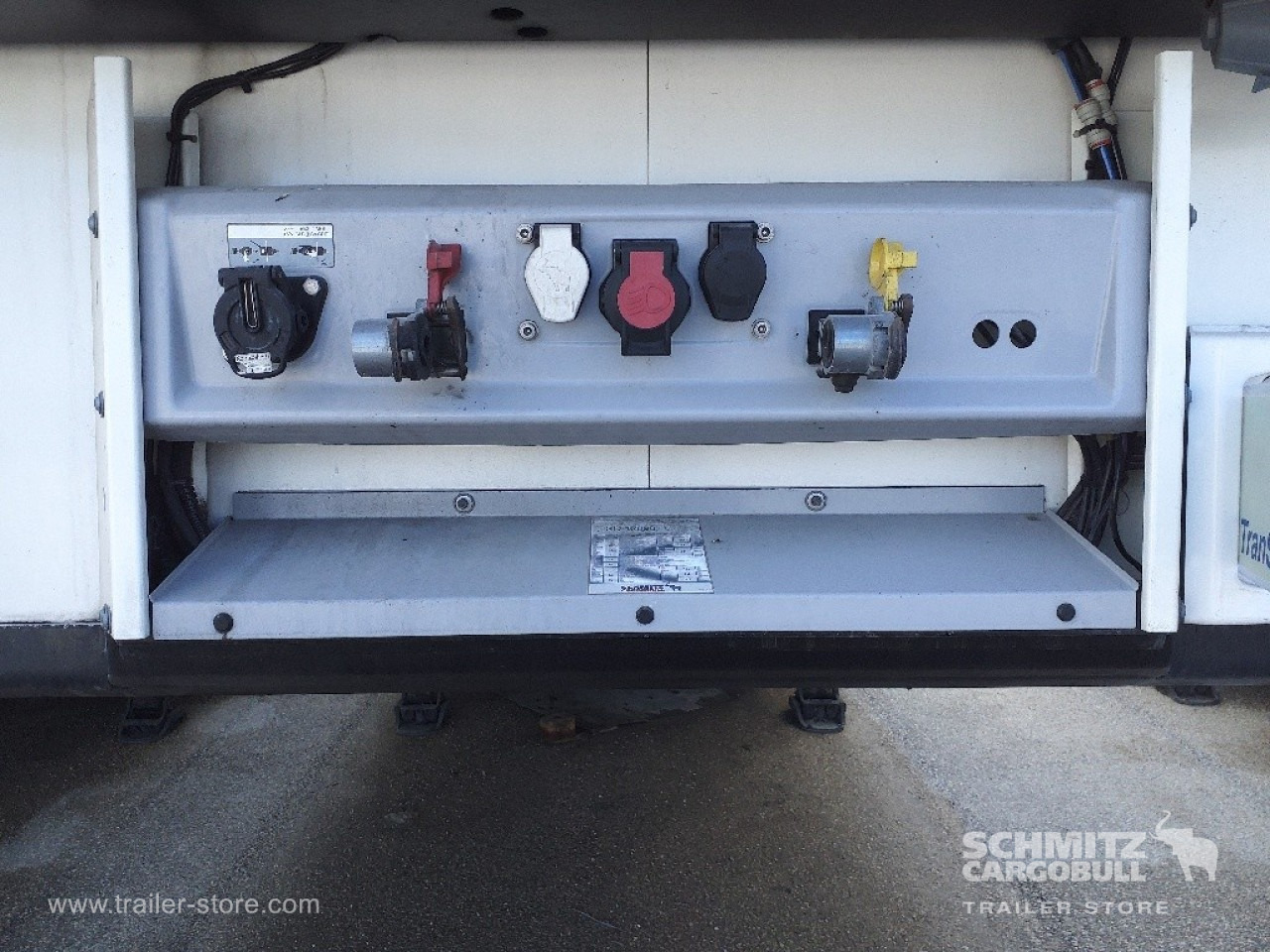 SCHMITZ Reefer Standard - Izotermična polprikolica: slika 4 SCHMITZ Reefer Standard - Izotermična polprikolica: slika 4