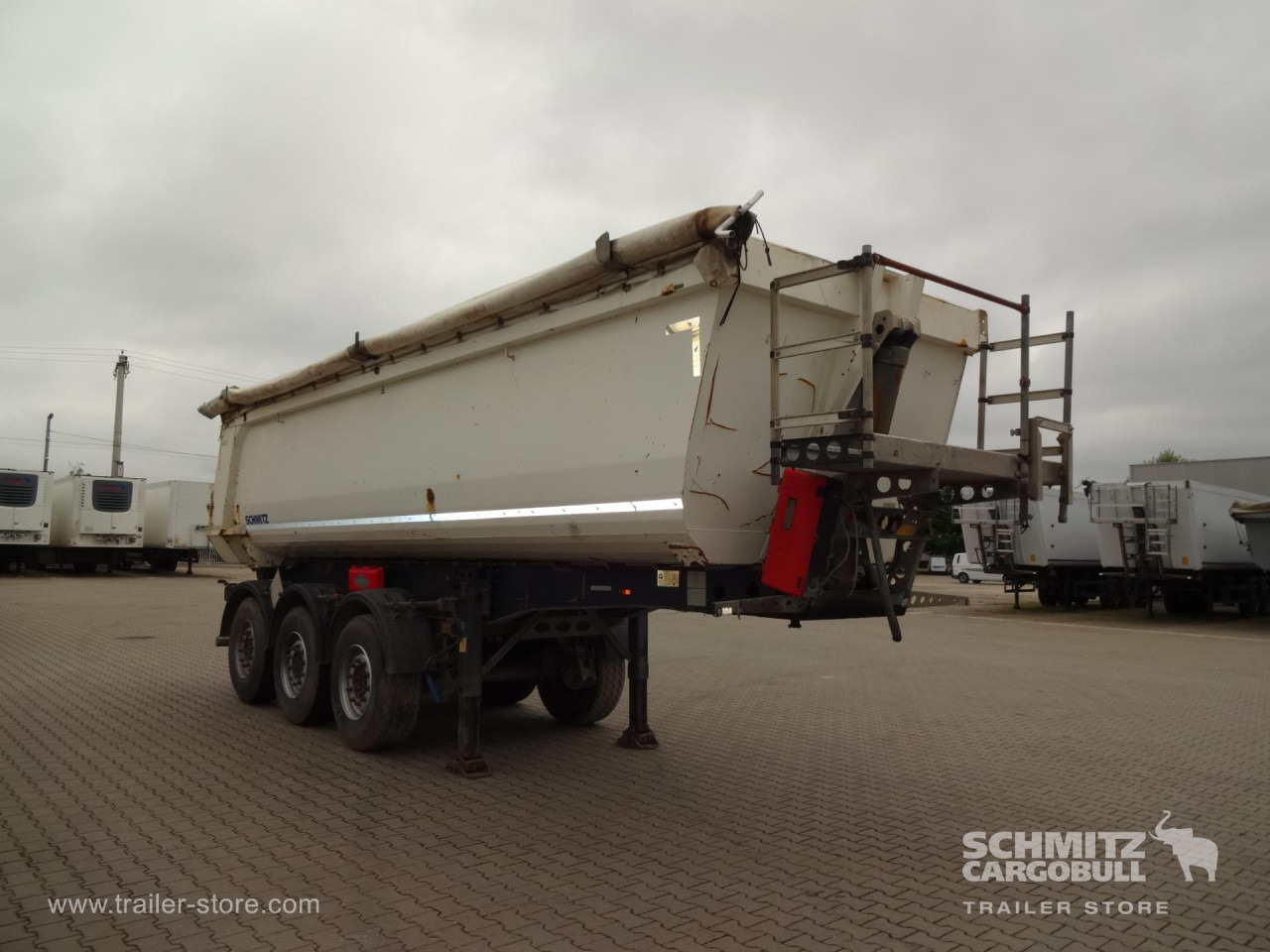 SCHMITZ Tipper Steel half pipe body 28m³ - Kiper polprikolica: slika 4 SCHMITZ Tipper Steel half pipe body 28m³ - Kiper polprikolica: slika 4