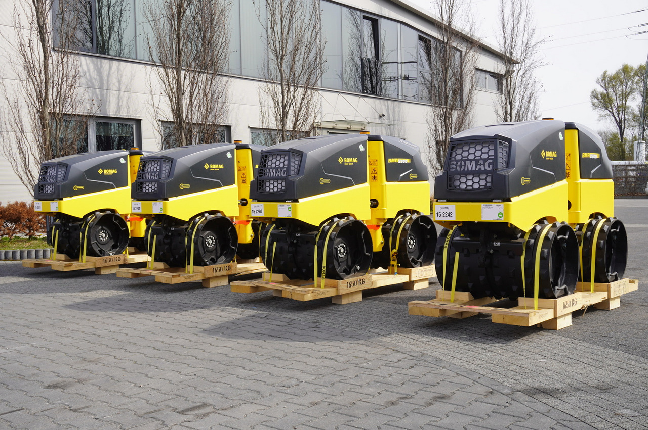 BOMAG BMP 8500 brand-new trench roller / Remote Control / 4 units - Mini valjar: slika 1 BOMAG BMP 8500 brand-new trench roller / Remote Control / 4 units - Mini valjar: slika 1