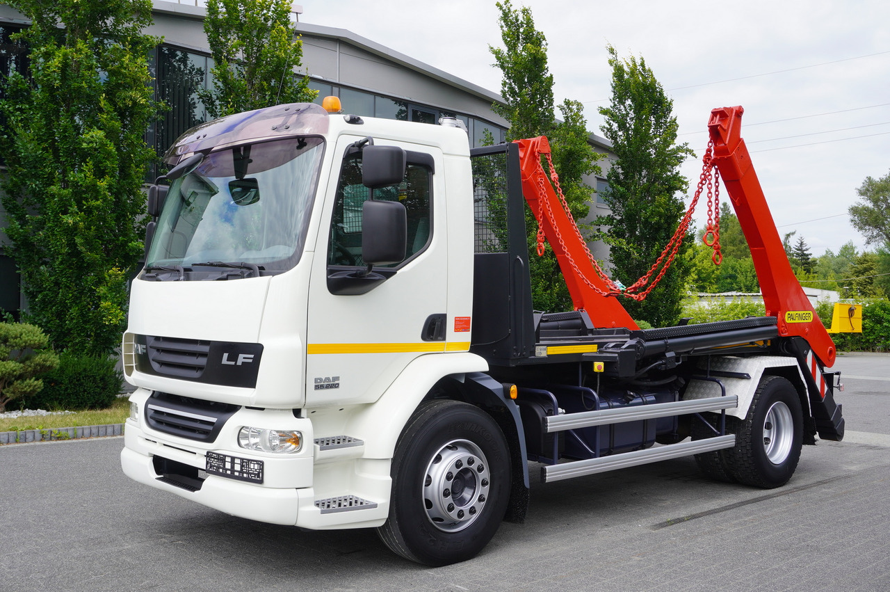 DAF LF 55.220 Skip loader GUIMA PALFINGER M14T - Komunalni tovornjak: slika 1 DAF LF 55.220 Skip loader GUIMA PALFINGER M14T - Komunalni tovornjak: slika 1