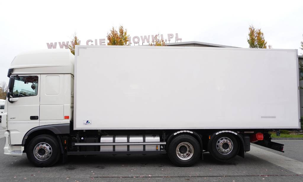 DAF XF 450 6×2 E6 / Refrigerator Lacapitaine / ATP/FRC to 2027 / 18 pallets - Tovornjak hladilnik: slika 4 DAF XF 450 6×2 E6 / Refrigerator Lacapitaine / ATP/FRC to 2027 / 18 pallets - Tovornjak hladilnik: slika 4