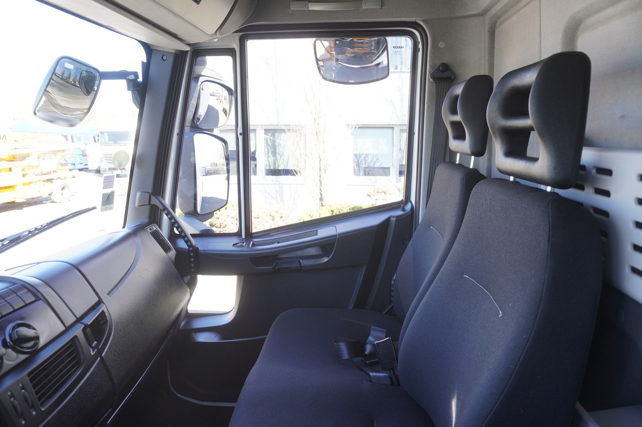 Tovornjak zabojnik IVECO Eurocargo 120-190 / 160 thousand km !!! / Box 18 EPAL / Dhollandia lift 1500 kg: slika 12
