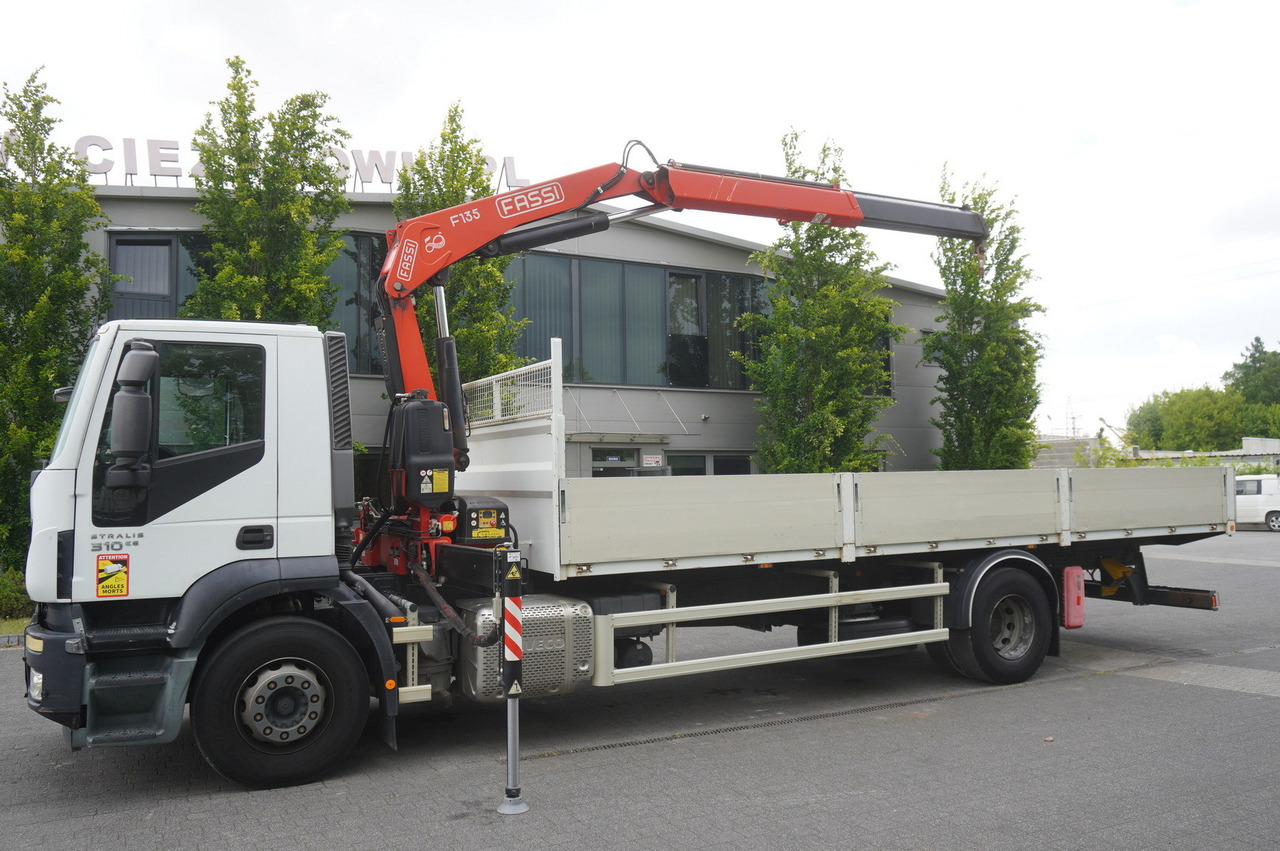 IVECO STRALIS 19.310 E6 / Flatbed 19 EPAL / FASSI F135 / 225 MTH! / 5.7 T - Tovornjak z dvigalom, Tovornjak z dvigalom: slika 4 IVECO STRALIS 19.310 E6 / Flatbed 19 EPAL / FASSI F135 / 225 MTH! / 5.7 T - Tovornjak z dvigalom, Tovornjak z dvigalom: slika 4