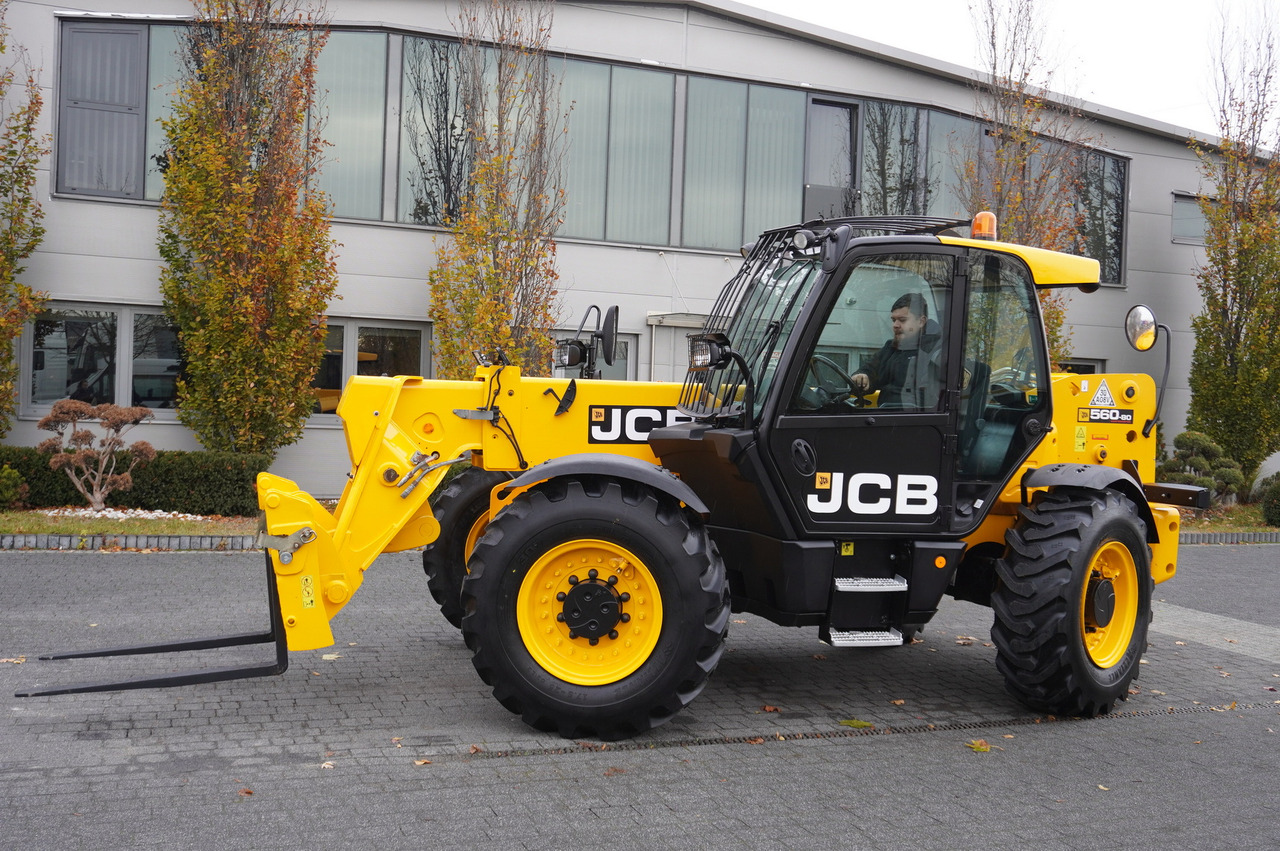 JCB 560-80 / 6 ton lifting capacity / power 146 HP - Teleskopski viličar: slika 4 JCB 560-80 / 6 ton lifting capacity / power 146 HP - Teleskopski viličar: slika 4