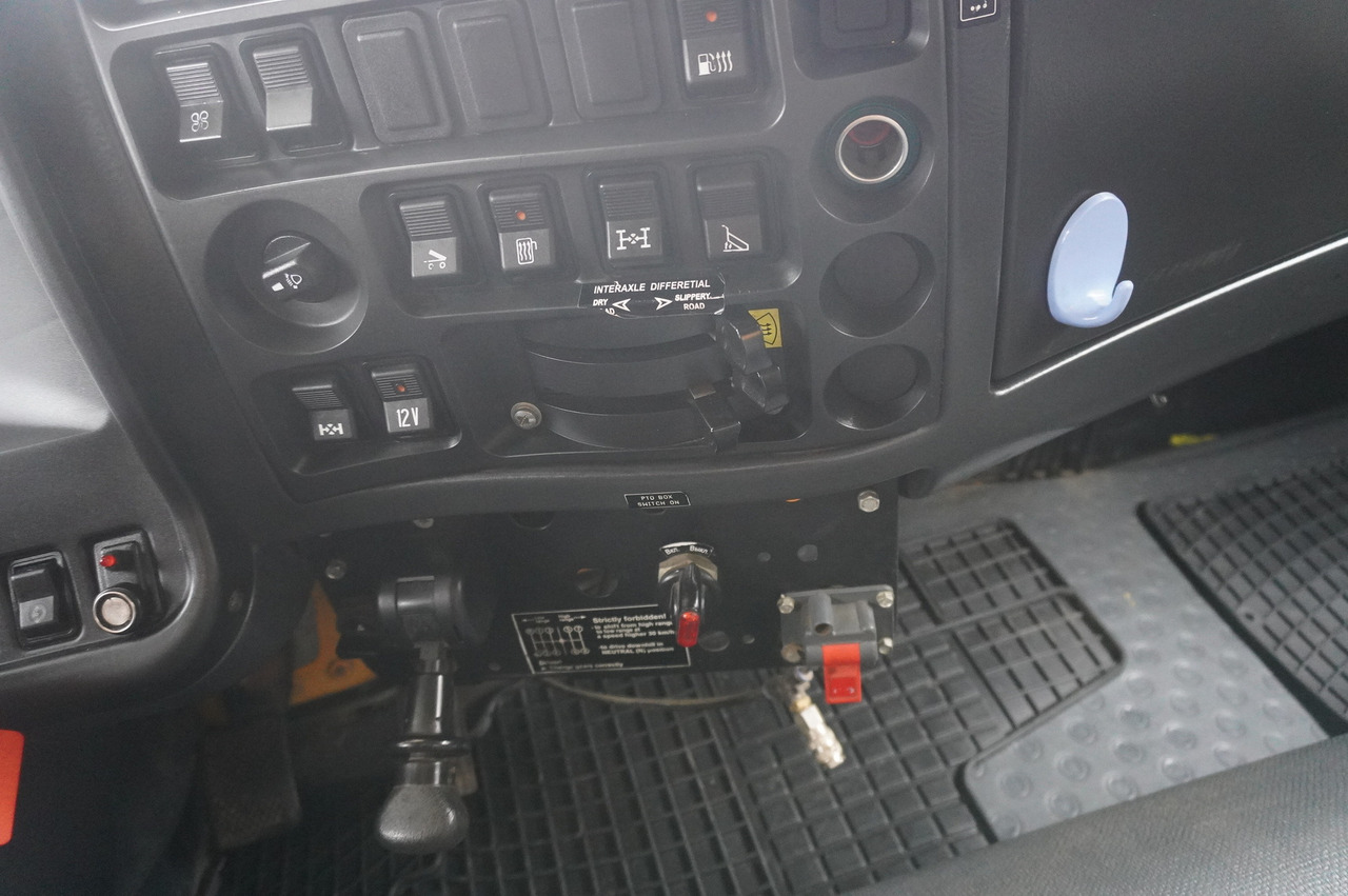 Tovornjak prekucnik, Tovornjak z dvigalom KAMAZ T2530 E5 6×4 / 3-sided tipper: slika 24