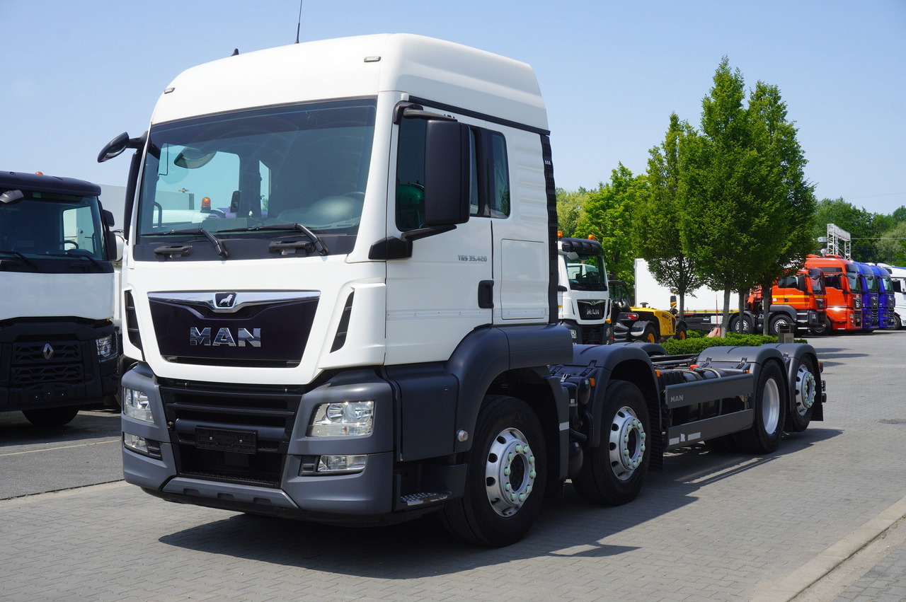 MAN TGS 35.420 8x2 / Chassis 6.4 m / 3 steered axles - Tovornjak z dvigalom: slika 2 MAN TGS 35.420 8x2 / Chassis 6.4 m / 3 steered axles - Tovornjak z dvigalom: slika 2