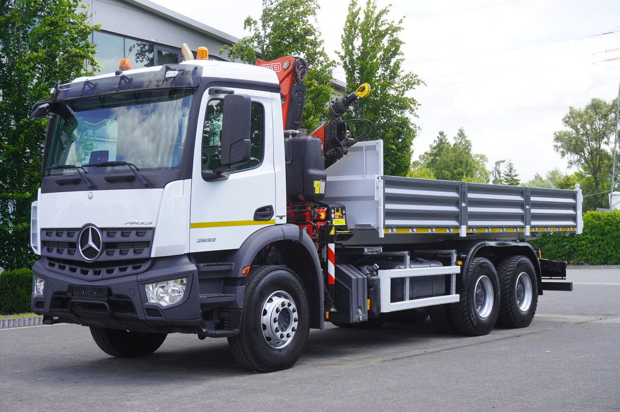 MERCEDES-BENZ AROCS 2633 6x4 / 5.5 T crane FASSI F135 / Tipper 15 EPAL - Tovornjak z dvigalom: slika 2 MERCEDES-BENZ AROCS 2633 6x4 / 5.5 T crane FASSI F135 / Tipper 15 EPAL - Tovornjak z dvigalom: slika 2