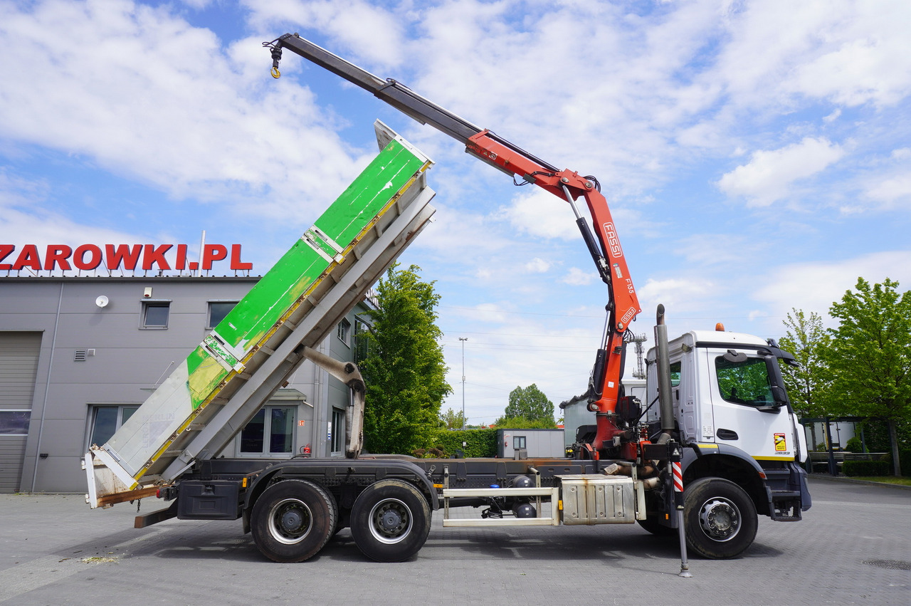 MERCEDES-BENZ AROCS 2633 6x4 / 5.5 T crane FASSI F135 / Tipper 15 EPAL - Tovornjak z dvigalom: slika 4 MERCEDES-BENZ AROCS 2633 6x4 / 5.5 T crane FASSI F135 / Tipper 15 EPAL - Tovornjak z dvigalom: slika 4