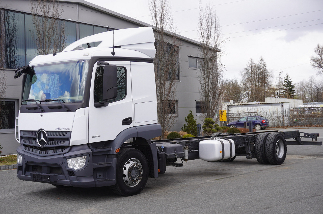 MERCEDES-BENZ Actros 1824 / 9.1 m chassis / sleeping cabin - Tovornjak-šasija: slika 1 MERCEDES-BENZ Actros 1824 / 9.1 m chassis / sleeping cabin - Tovornjak-šasija: slika 1