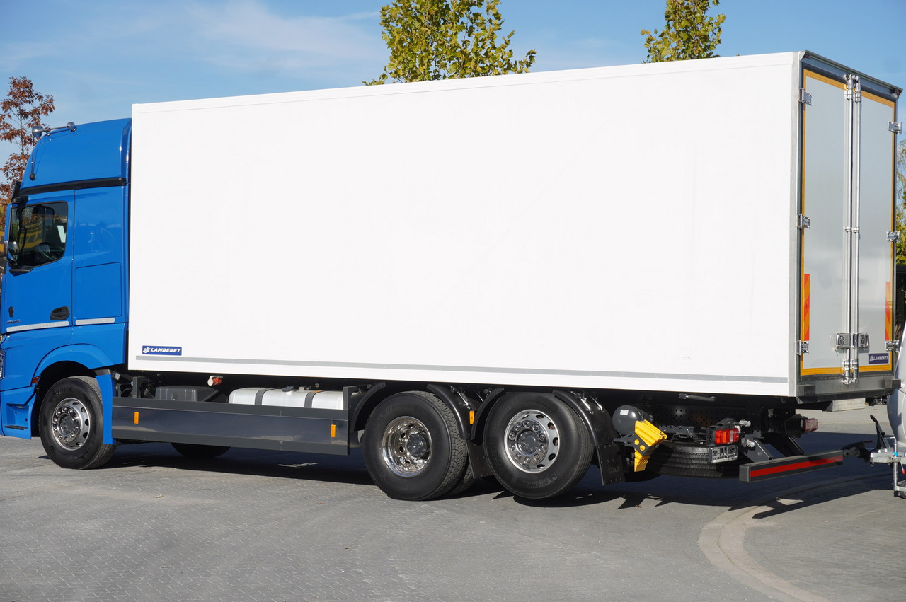 MERCEDES-BENZ Actros 2548 E6 / GIGA / Cab Lounge chair / Lamberet Refrigerator / Carrier Supra 950 - Tovornjak hladilnik: slika 4 MERCEDES-BENZ Actros 2548 E6 / GIGA / Cab Lounge chair / Lamberet Refrigerator / Carrier Supra 950 - Tovornjak hladilnik: slika 4