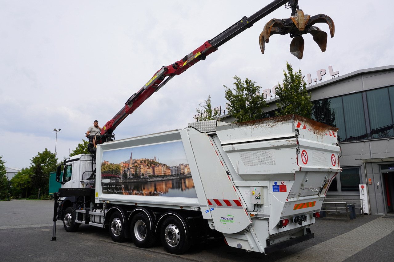 MERCEDES-BENZ Antos 3240 8x2 / Tajfun 5T crane / Farid Industries garbage truck/ 3 steered axles - Vakuumski tovornjak: slika 2 MERCEDES-BENZ Antos 3240 8x2 / Tajfun 5T crane / Farid Industries garbage truck/ 3 steered axles - Vakuumski tovornjak: slika 2