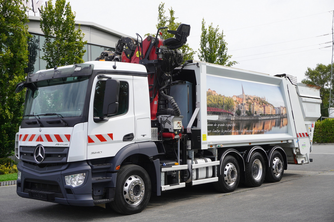MERCEDES-BENZ Antos 3240 8x2 / Tajfun 5T crane / Farid Industries garbage truck/ 3 steered axles - Vakuumski tovornjak: slika 3 MERCEDES-BENZ Antos 3240 8x2 / Tajfun 5T crane / Farid Industries garbage truck/ 3 steered axles - Vakuumski tovornjak: slika 3