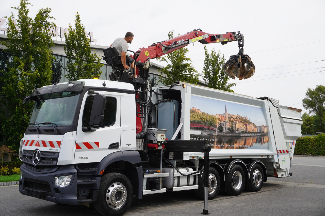 MERCEDES-BENZ Antos 3240 8x2 / Tajfun 5T crane / Farid Industries garbage truck/ 3 steered axles - Vakuumski tovornjak: slika 4 MERCEDES-BENZ Antos 3240 8x2 / Tajfun 5T crane / Farid Industries garbage truck/ 3 steered axles - Vakuumski tovornjak: slika 4