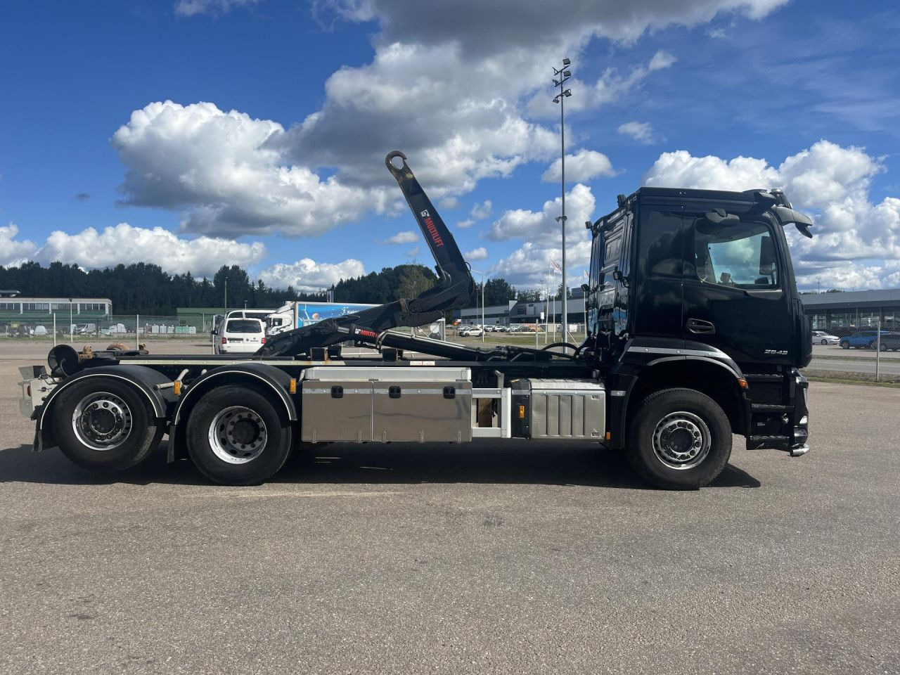 MERCEDES-BENZ Arocs 2543 6x2*4 / 21t Hooklift HIAB ULT21Z56 / 2022 - Kotalni prekucni tovornjak: slika 4 MERCEDES-BENZ Arocs 2543 6x2*4 / 21t Hooklift HIAB ULT21Z56 / 2022 - Kotalni prekucni tovornjak: slika 4