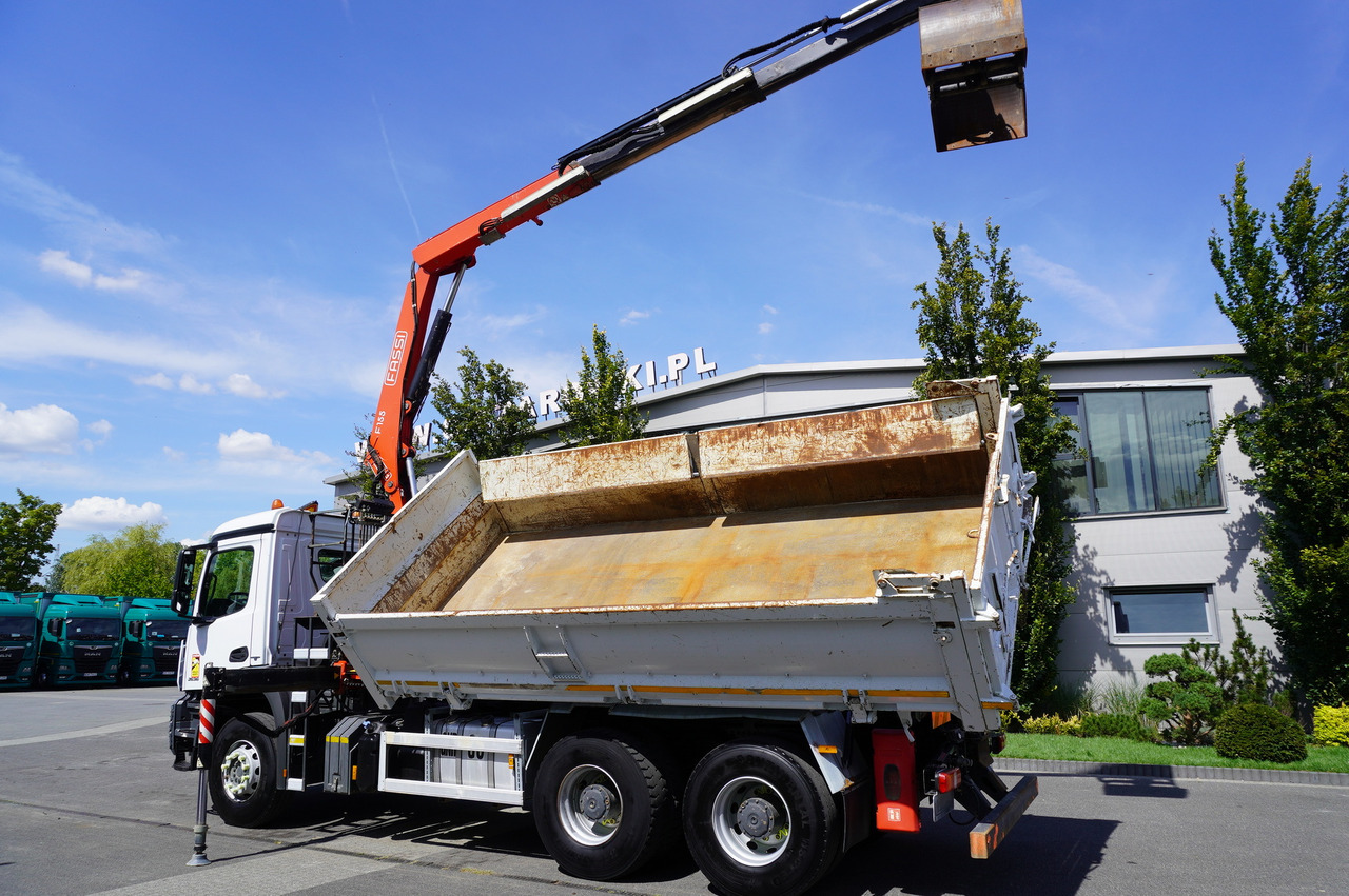 MERCEDES-BENZ Arocs 2636 / 6x4 / HDS Fassi / 3-Way Tipper / Bortmatic - Tovornjak z dvigalom: slika 3 MERCEDES-BENZ Arocs 2636 / 6x4 / HDS Fassi / 3-Way Tipper / Bortmatic - Tovornjak z dvigalom: slika 3