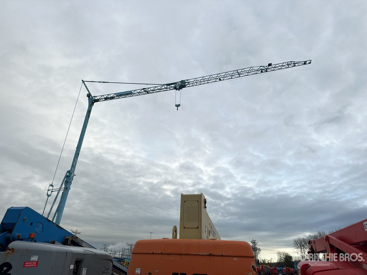 POTAIN IGO32 Tri/A Mobile self-erecting tower crane / 4400 MTH! - Stolpni žerjav: slika 4 POTAIN IGO32 Tri/A Mobile self-erecting tower crane / 4400 MTH! - Stolpni žerjav: slika 4