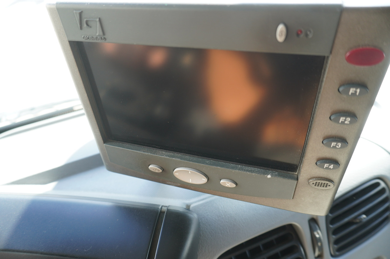 Tovornjak hladilnik RENAULT D12 / Lamberet refrigerated truck / Dhollandia tail lift 1500 kg / 130 thousand km !!: slika 26 Tovornjak hladilnik RENAULT D12 / Lamberet refrigerated truck / Dhollandia tail lift 1500 kg / 130 thousand km !!: slika 26