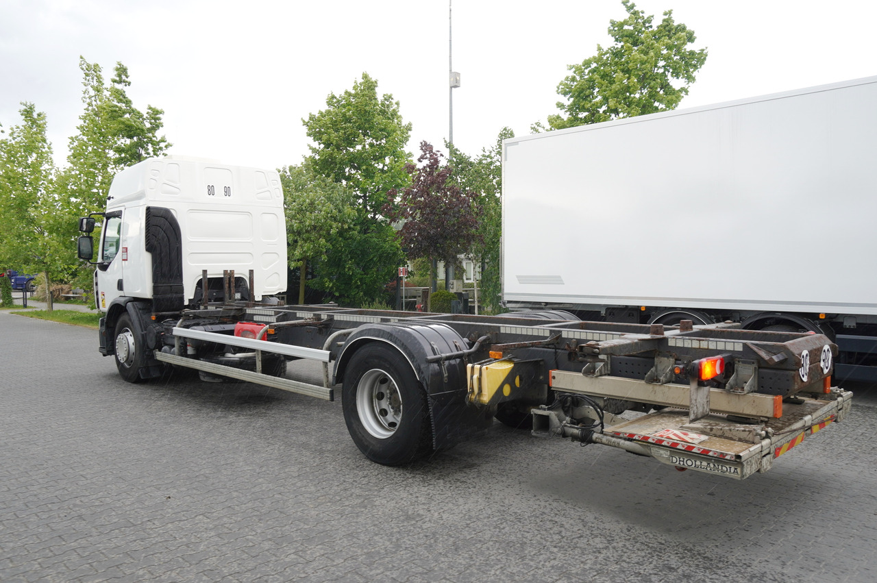 RENAULT D19 Wide Glob / BDF / load capacity 11t / 280 thousand km / tail lift - Tovornjak-šasija: slika 3 RENAULT D19 Wide Glob / BDF / load capacity 11t / 280 thousand km / tail lift - Tovornjak-šasija: slika 3