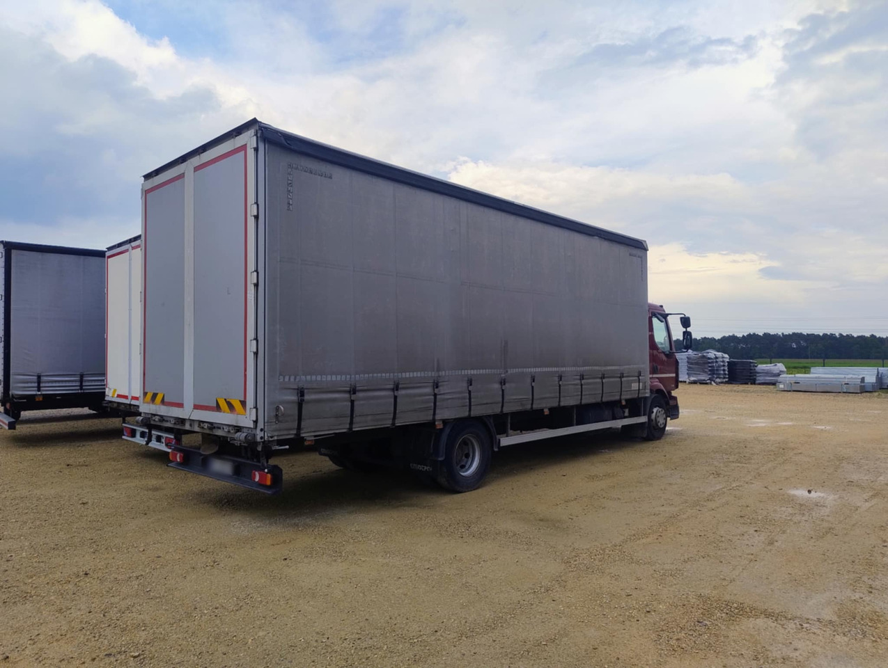 RENAULT Midlum 300 / Curtain 18 EPAL / Sleeping cab - Tovornjak s ponjavo: slika 3 RENAULT Midlum 300 / Curtain 18 EPAL / Sleeping cab - Tovornjak s ponjavo: slika 3