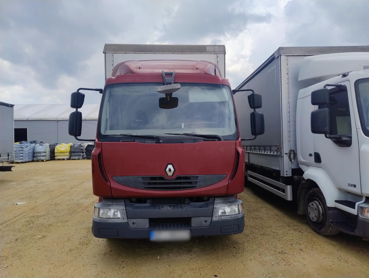 RENAULT Midlum 300 / Curtain 18 EPAL / Sleeping cab - Tovornjak s ponjavo: slika 2 RENAULT Midlum 300 / Curtain 18 EPAL / Sleeping cab - Tovornjak s ponjavo: slika 2