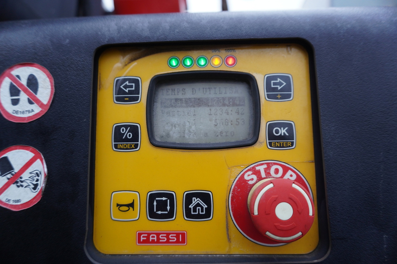 RENAULT RENAULT C280 DTI 8 / FASSI crane 5.6 T / 560 MTH / range 8 m / Flatbed 15 EPAL - Tovornjak z dvigalom: slika 3 RENAULT RENAULT C280 DTI 8 / FASSI crane 5.6 T / 560 MTH / range 8 m / Flatbed 15 EPAL - Tovornjak z dvigalom: slika 3