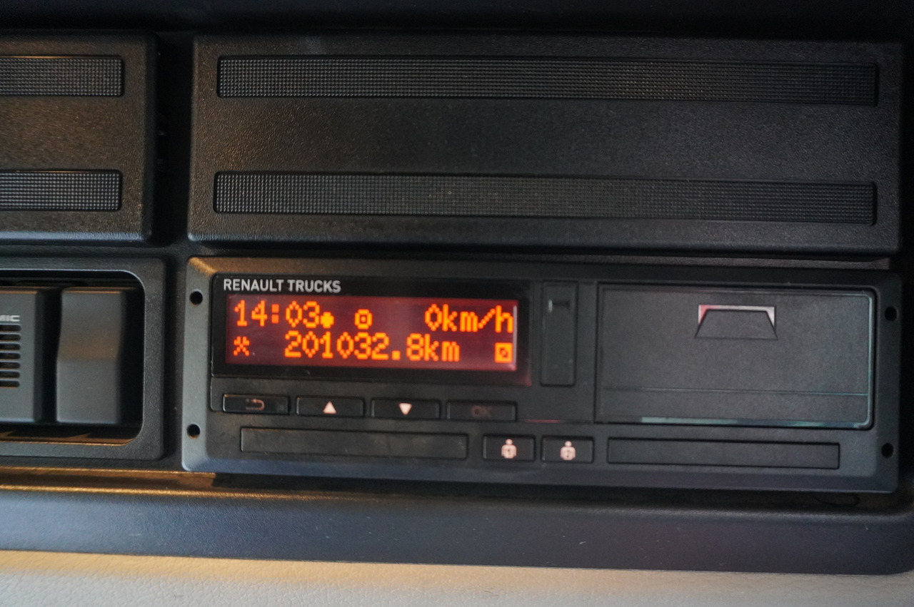 RENAULT RENAULT C280 DTI 8 / FASSI crane 5.6 T / 560 MTH / range 8 m / Flatbed 15 EPAL - Tovornjak z dvigalom: slika 4 RENAULT RENAULT C280 DTI 8 / FASSI crane 5.6 T / 560 MTH / range 8 m / Flatbed 15 EPAL - Tovornjak z dvigalom: slika 4