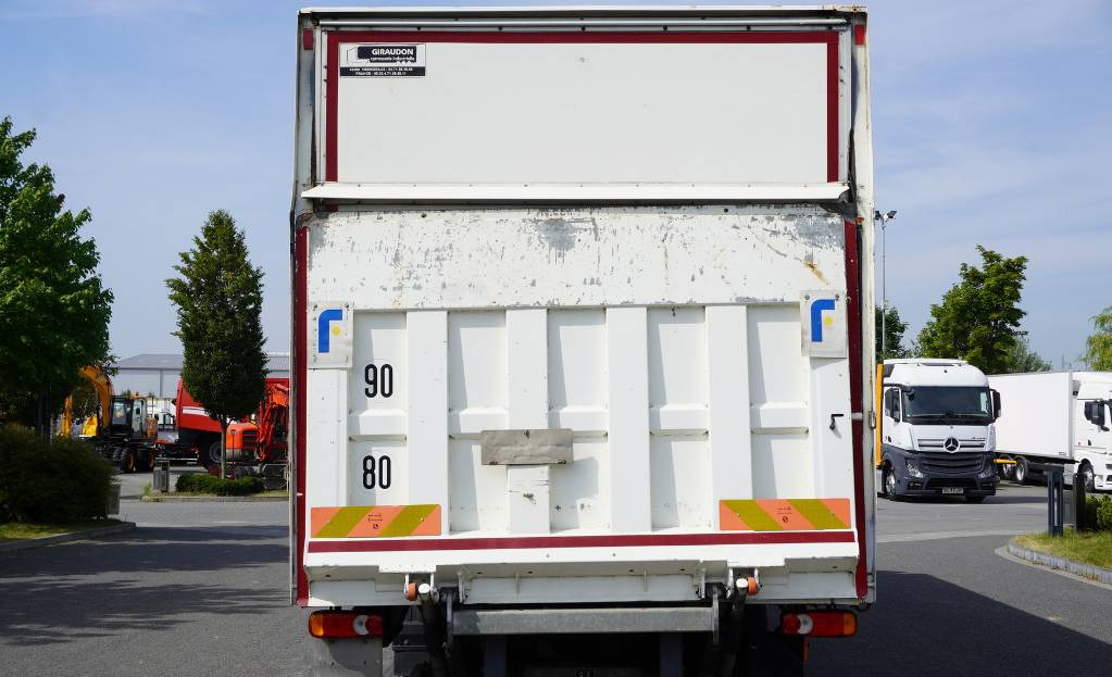 RENAULT Renault D12 E6 / Container 18 pallets / Lift - Tovornjak zabojnik: slika 4 RENAULT Renault D12 E6 / Container 18 pallets / Lift - Tovornjak zabojnik: slika 4
