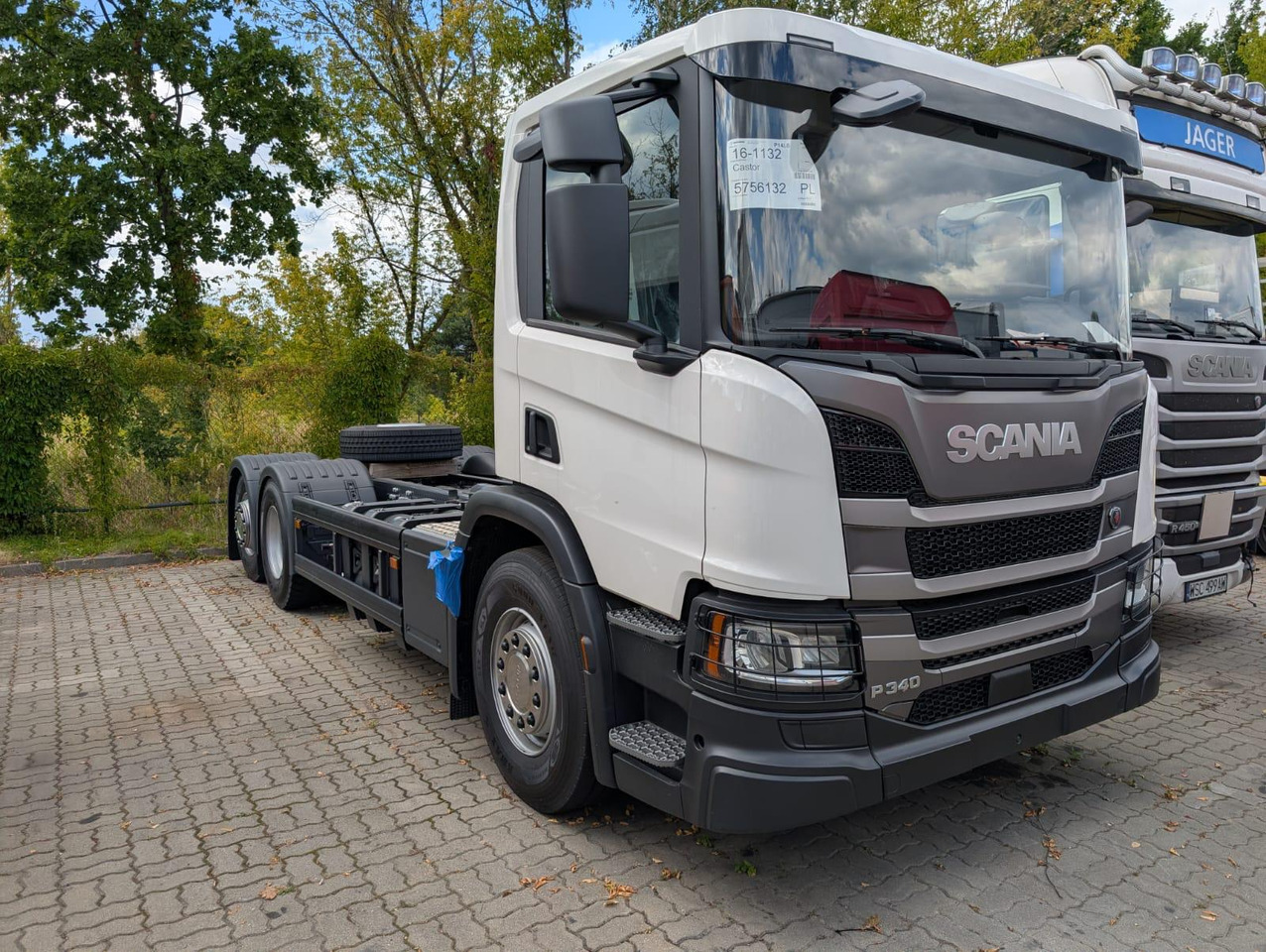 SCANIA P 340 B6x2*4NA / chassis frame / steering axle / CNG - Tovornjak-šasija: slika 2 SCANIA P 340 B6x2*4NA / chassis frame / steering axle / CNG - Tovornjak-šasija: slika 2