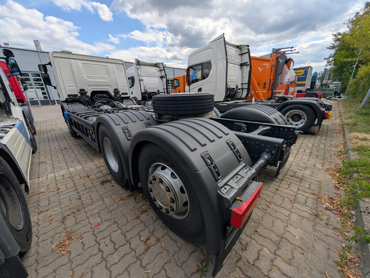 SCANIA P 340 B6x2*4NA / chassis frame / steering axle / CNG - Tovornjak-šasija: slika 4 SCANIA P 340 B6x2*4NA / chassis frame / steering axle / CNG - Tovornjak-šasija: slika 4