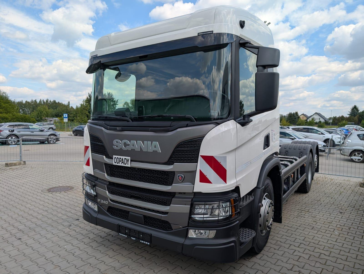 SCANIA P 340 B6x2*4NA / chassis frame / steering axle / CNG / large cab / 8 units - Smetarski tovornjak: slika 2 SCANIA P 340 B6x2*4NA / chassis frame / steering axle / CNG / large cab / 8 units - Smetarski tovornjak: slika 2