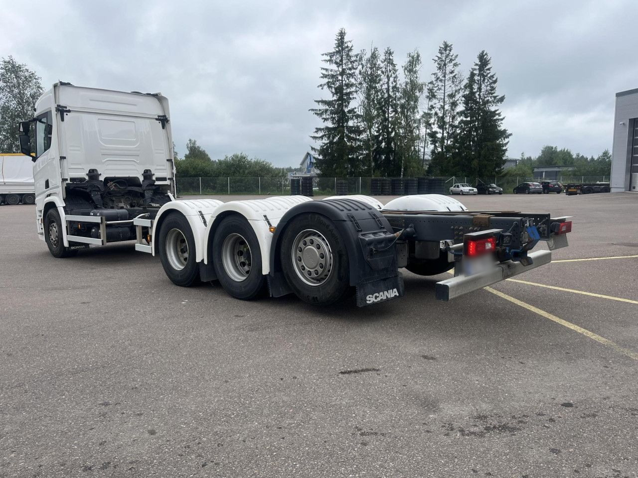 SCANIA R560 B8x4*4 / Chassis / sleeper cab / Power take-off - Tovornjak z dvigalom: slika 2 SCANIA R560 B8x4*4 / Chassis / sleeper cab / Power take-off - Tovornjak z dvigalom: slika 2