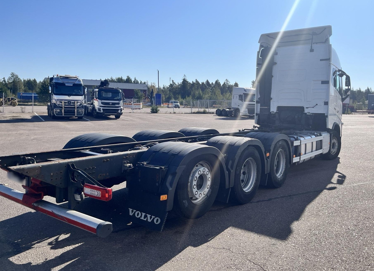 VOLVO FH 650 8x4 / Truck chassis / Sleeper cab - Tovornjak-šasija: slika 3 VOLVO FH 650 8x4 / Truck chassis / Sleeper cab - Tovornjak-šasija: slika 3