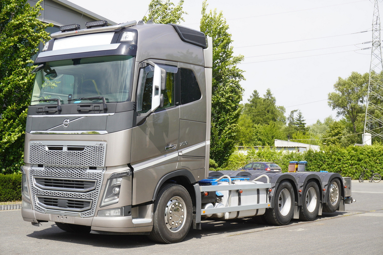 VOLVO FH16 750 8x4x4 / 750 HP! / Frame 685 cm / Steered 4th axle - Tovornjak-šasija: slika 2 VOLVO FH16 750 8x4x4 / 750 HP! / Frame 685 cm / Steered 4th axle - Tovornjak-šasija: slika 2