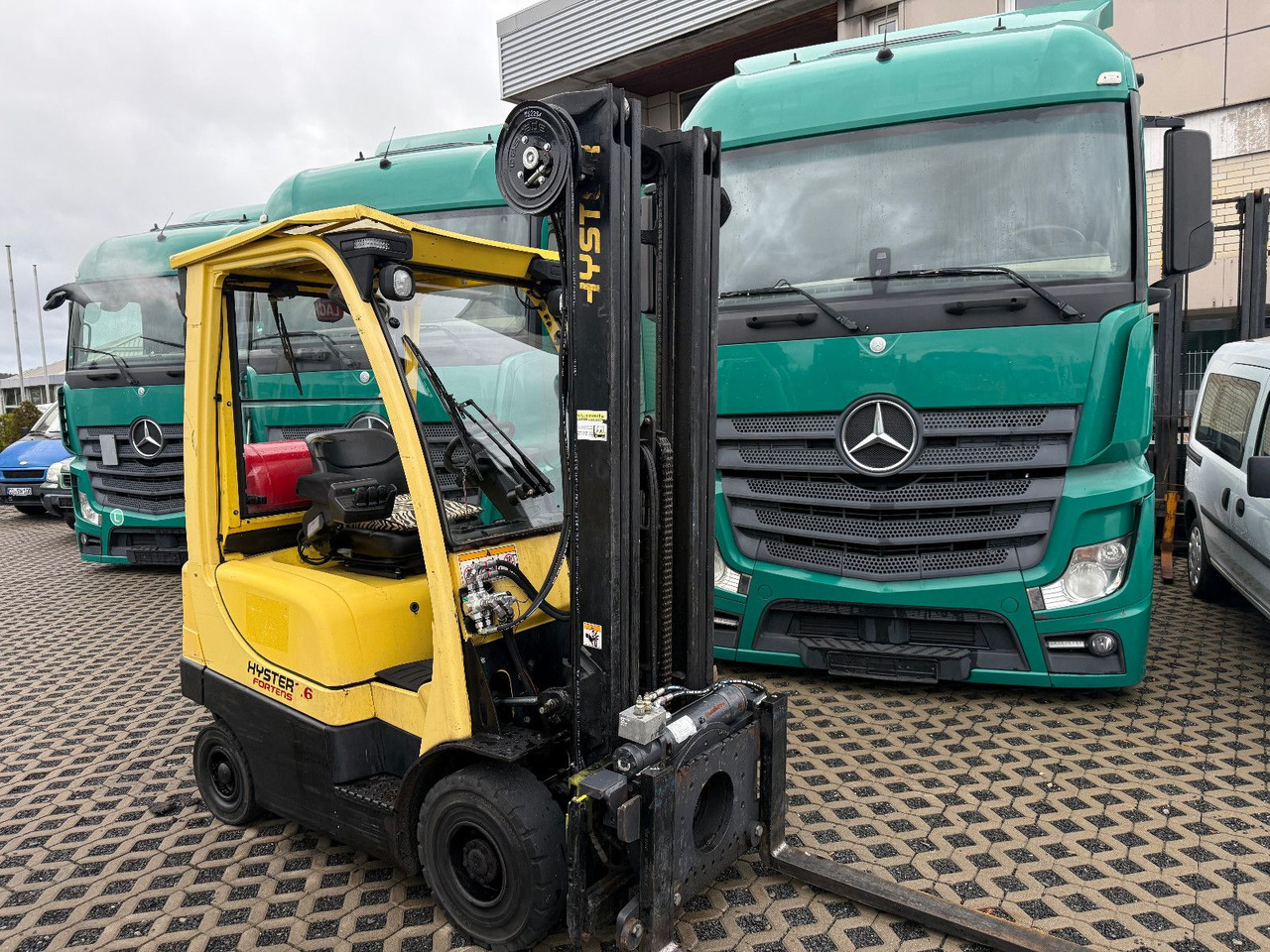 Hyster H1,6 FT drehbare Klammergabel Hyster H1,6 FT drehbare Klammergabel - Plinski viličar: slika 1 Hyster H1,6 FT drehbare Klammergabel Hyster H1,6 FT drehbare Klammergabel - Plinski viličar: slika 1