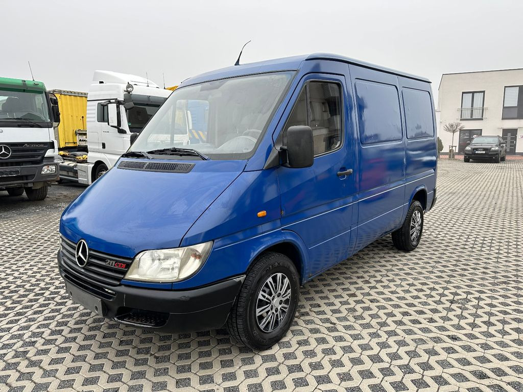 Mercedes-Benz 211 CDI - Mali kombi: slika 1 Mercedes-Benz 211 CDI - Mali kombi: slika 1