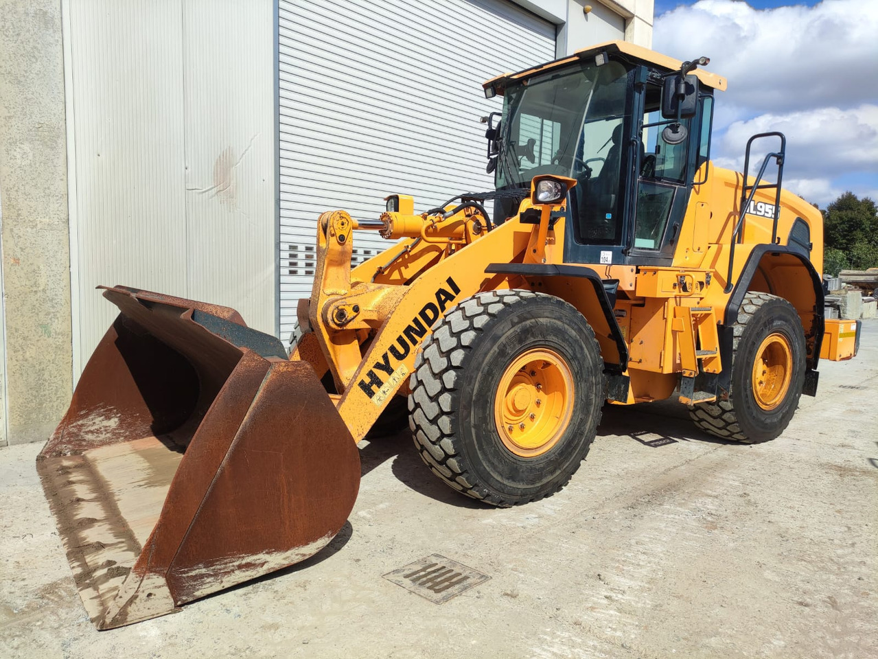 HYUNDAI HL955 - Kolesni nakladalec: slika 1 HYUNDAI HL955 - Kolesni nakladalec: slika 1