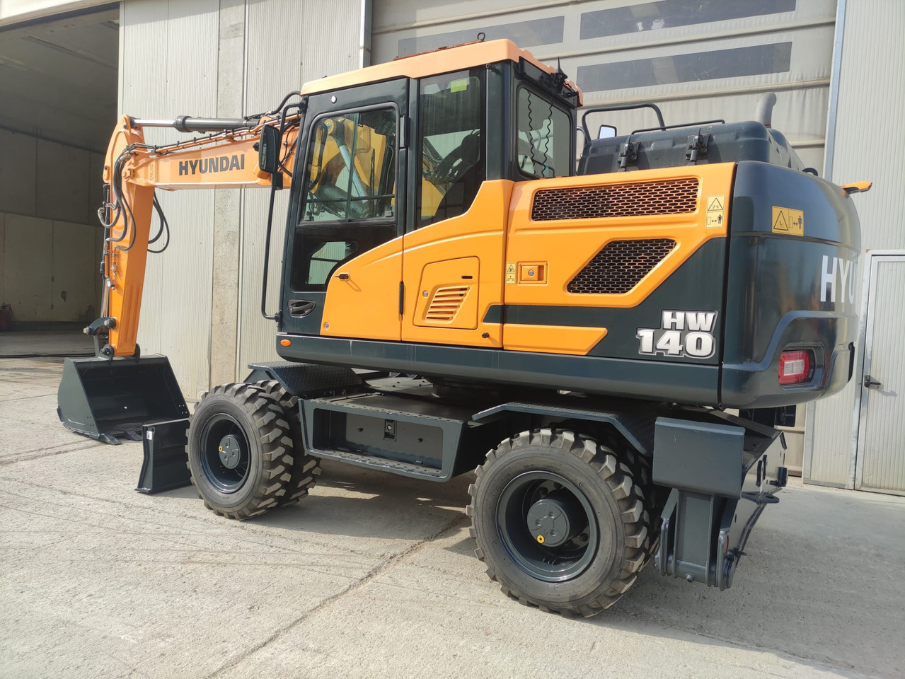 HYUNDAI HW140 - Bager na kolesih: slika 4 HYUNDAI HW140 - Bager na kolesih: slika 4