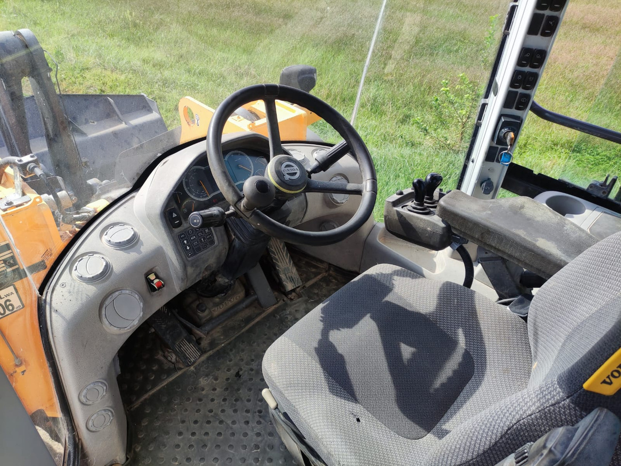 VOLVO L110H - Kolesni nakladalec: slika 5 VOLVO L110H - Kolesni nakladalec: slika 5