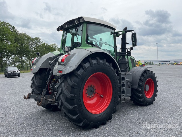2014 Fendt 824 Vario Profi Plus 4WD Tractor - Traktor: slika 3 2014 Fendt 824 Vario Profi Plus 4WD Tractor - Traktor: slika 3