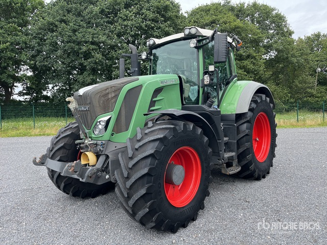 2014 Fendt 824 Vario Profi Plus 4WD Tractor - Traktor: slika 2 2014 Fendt 824 Vario Profi Plus 4WD Tractor - Traktor: slika 2